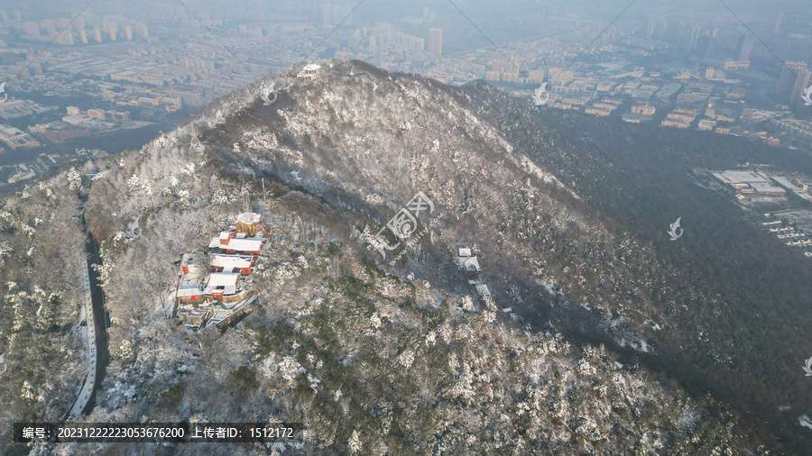 无锡惠山雪后航拍山顶