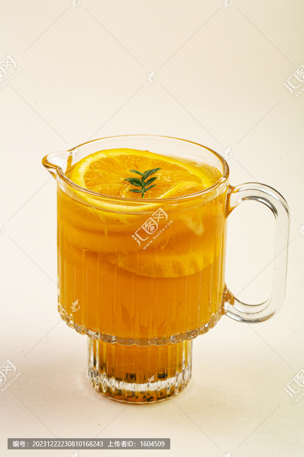 满杯橙子百香果水果茶高清图