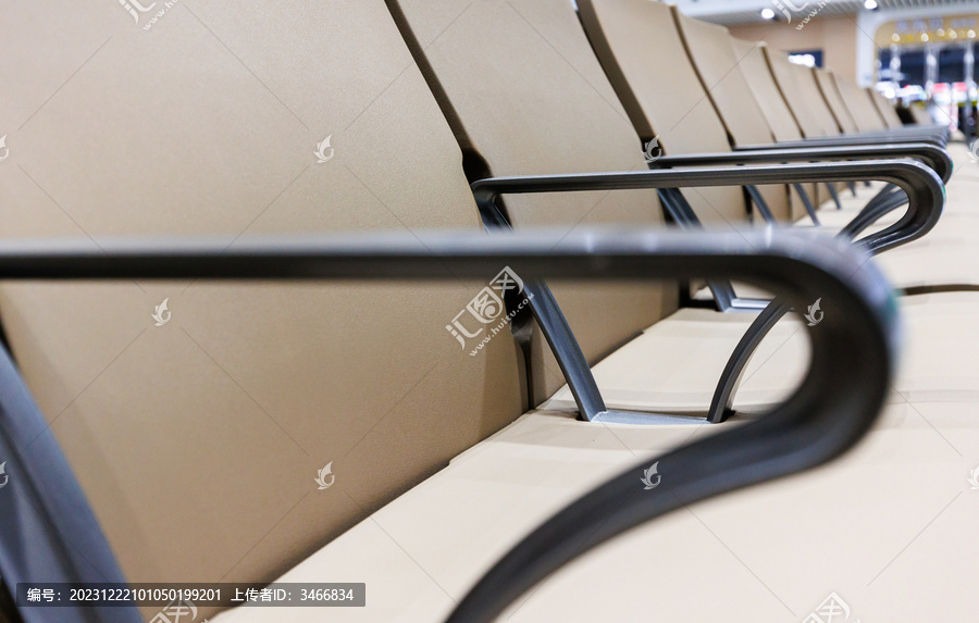 常德火车站高铁候车室内的排椅