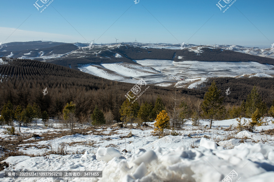 山岭积雪