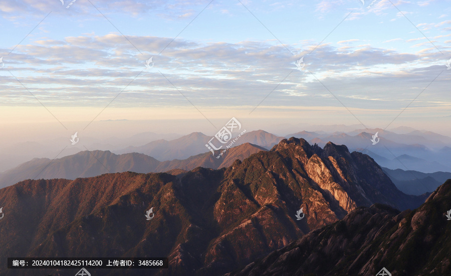 清晨黄山群峰