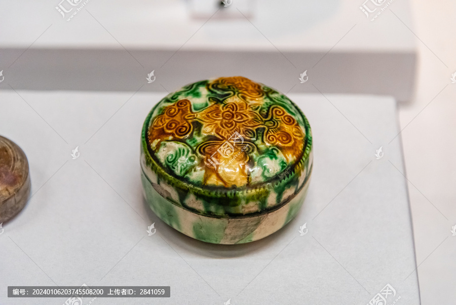 陕西历史博物馆的唐代三彩釉陶盒