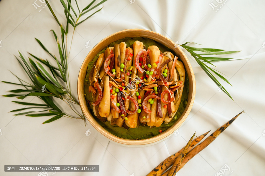 腊味蒸鸡腿菇