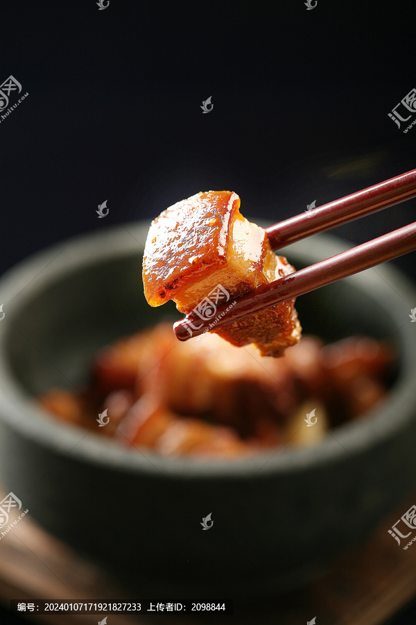 石锅土猪肉