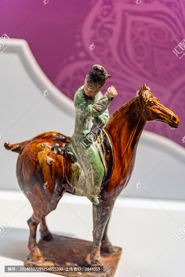 陕历博的唐三彩骑马狩猎俑