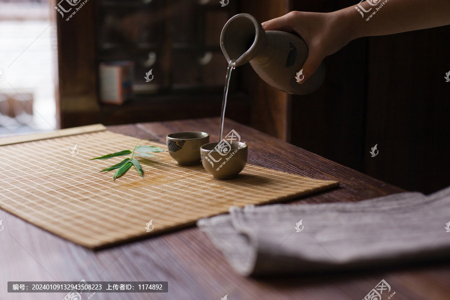 日式清酒酒杯酒瓶