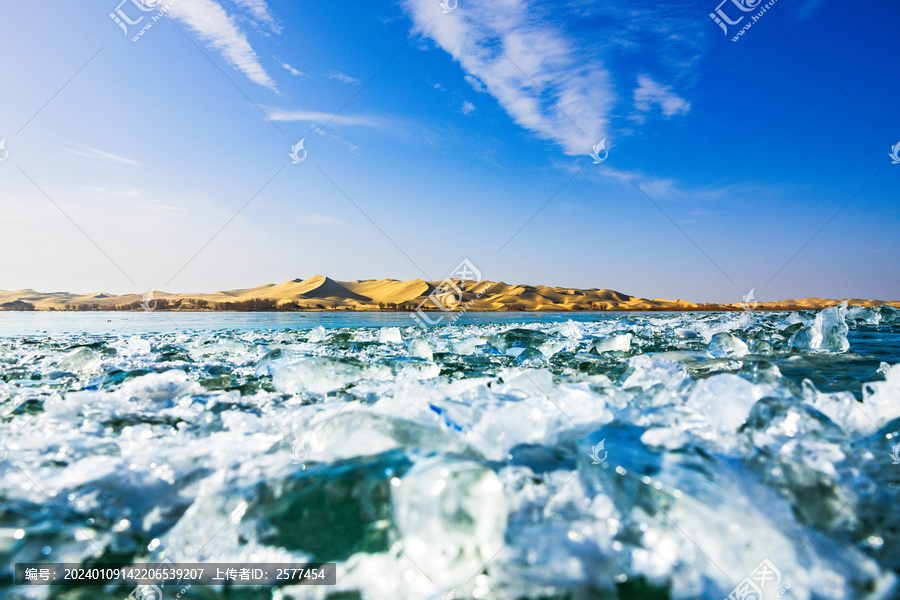 新疆罗布湖蓝冰风光