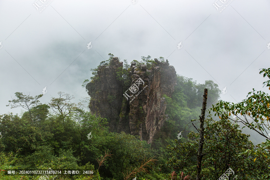 平南北帝山旅游景区云雾缭绕