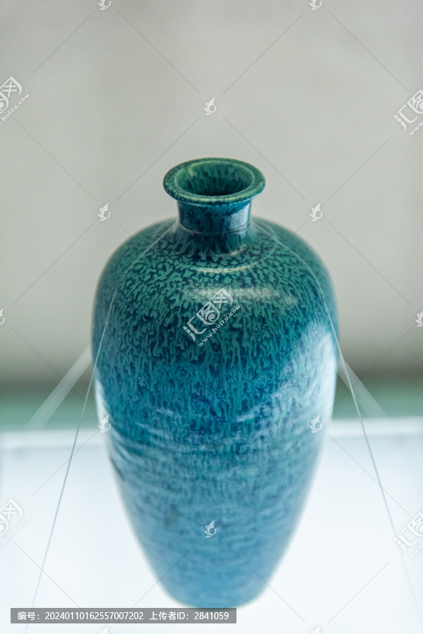 天津博物馆的清乾隆炉钧釉梅瓶
