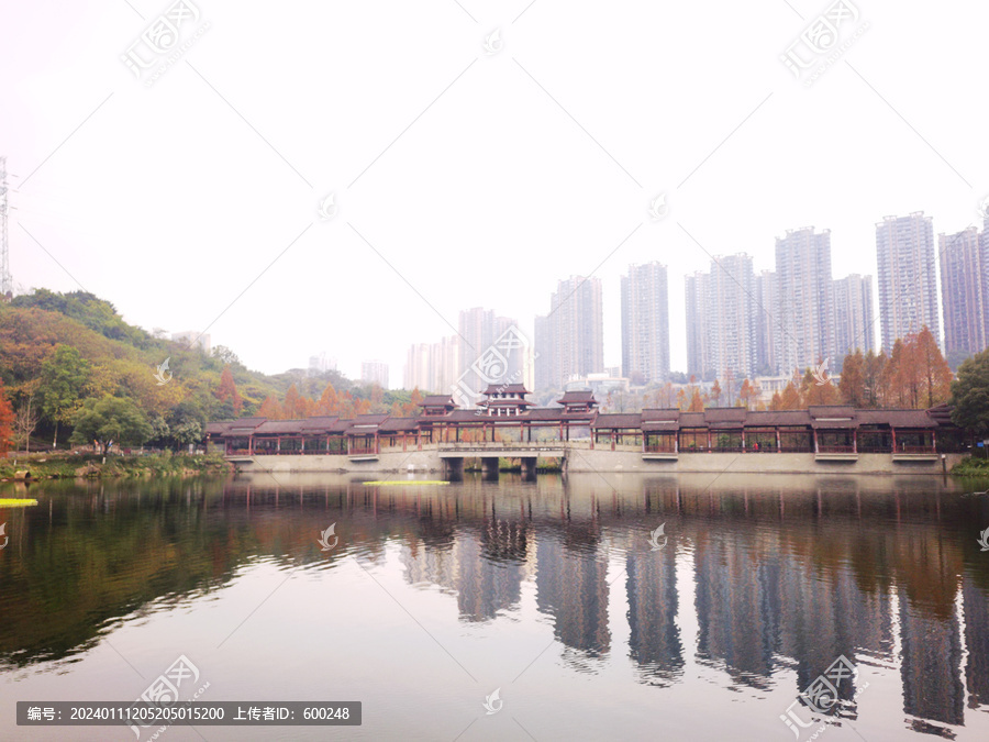 湖泊风雨廊桥