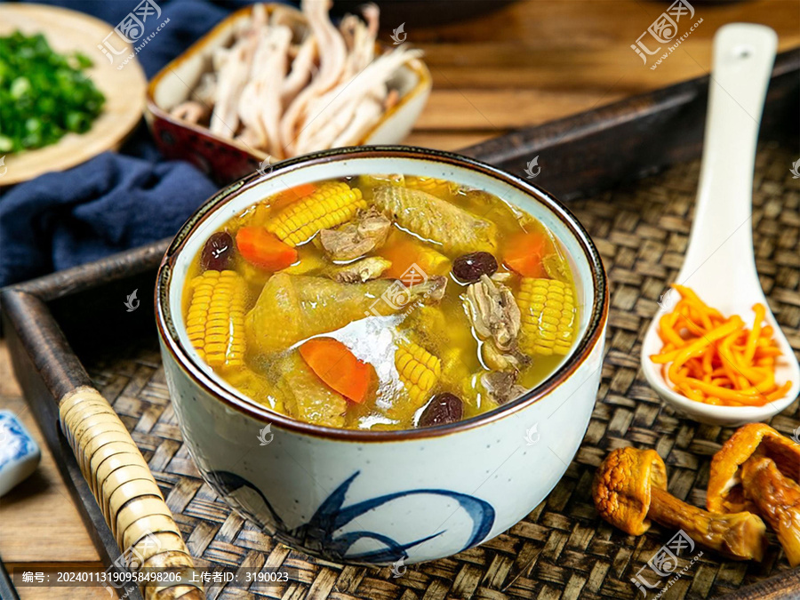胡萝卜玉米鸡汤