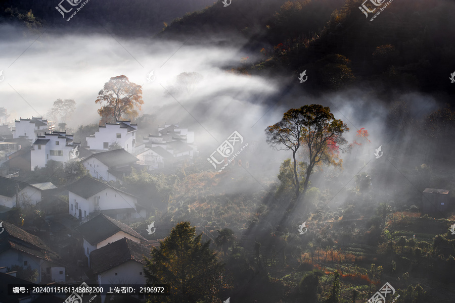 秋天皖南乡村晨雾风景