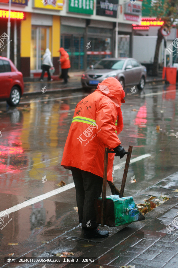 雨中的清洁工人