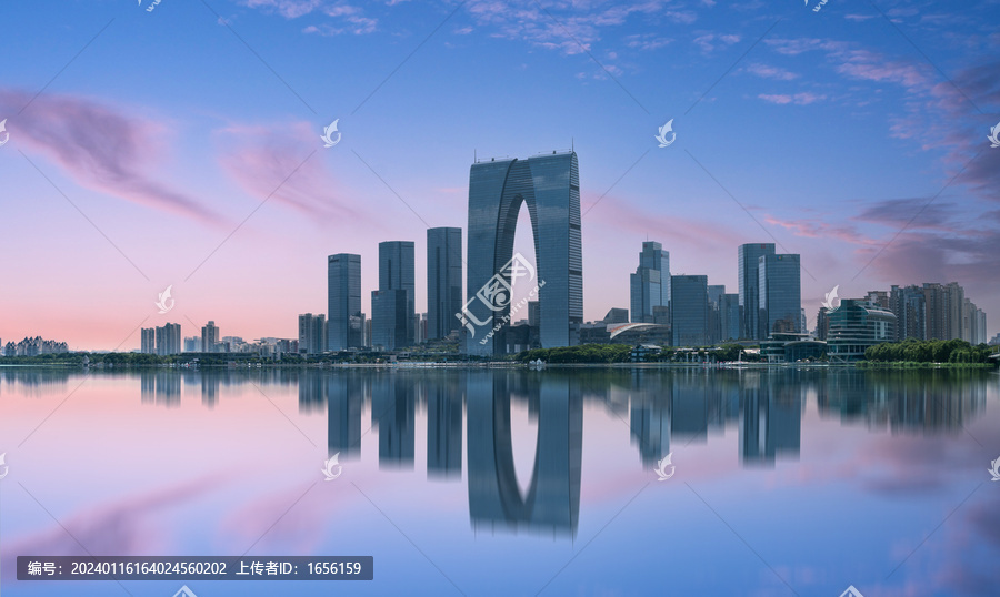 苏州金鸡湖东方之门全景