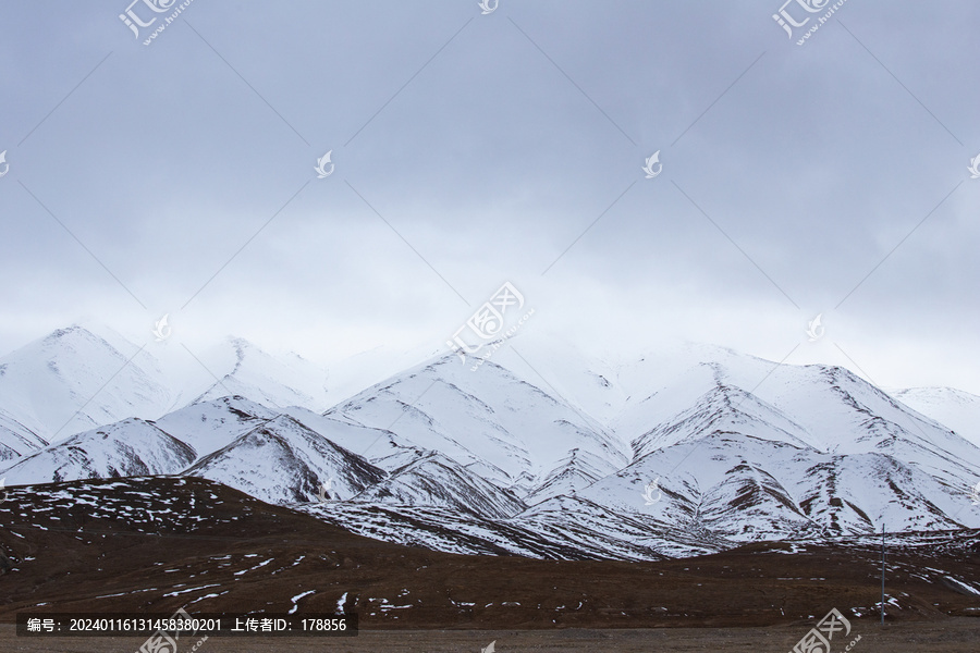 昆仑山雪山