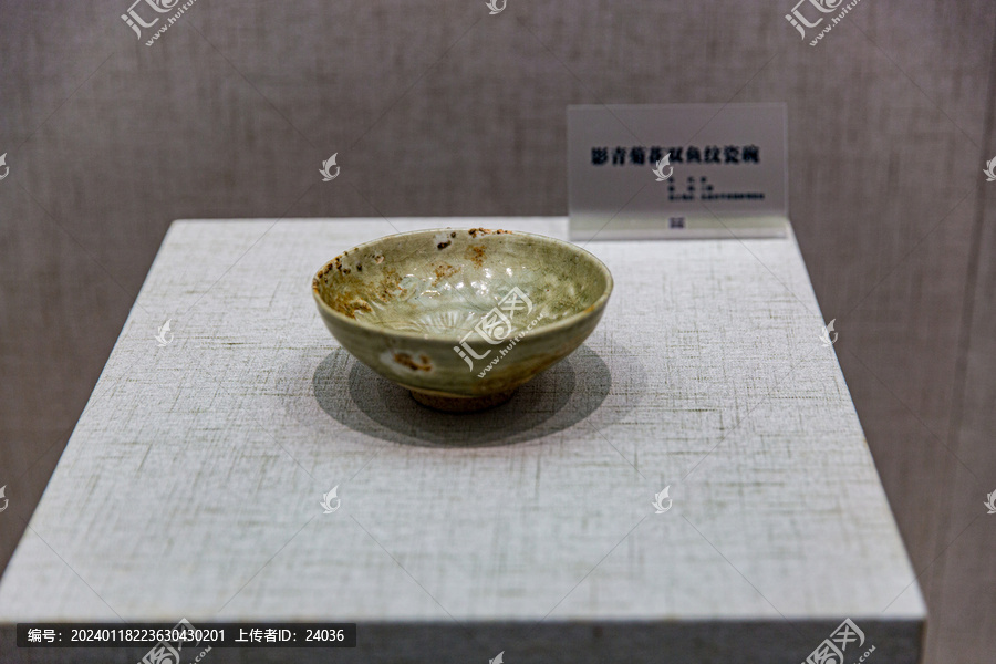 影青菊花纹角纹瓷碗