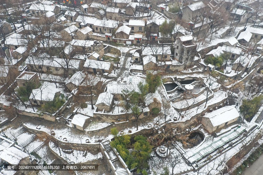 山东枣庄兴隆庄石板房古村落雪景