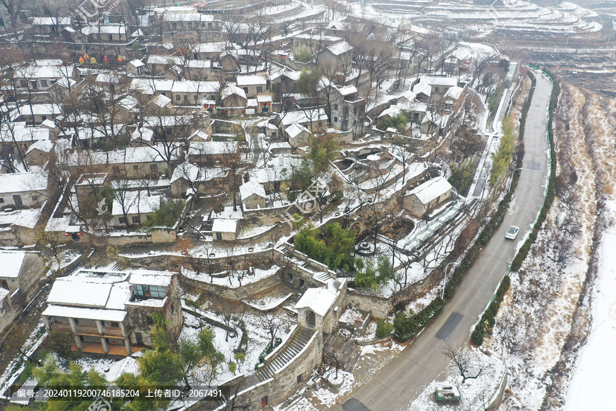 山东枣庄兴隆庄石板房古村落雪景