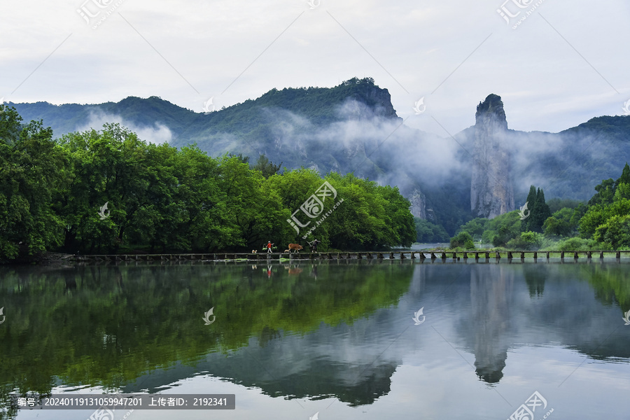 浙江省缙云仙都鼎湖峰晨景