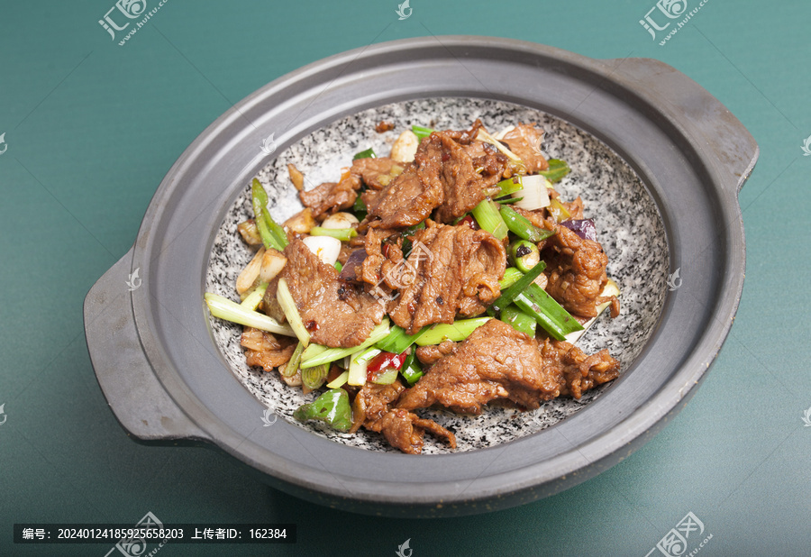 石锅黄牛肉