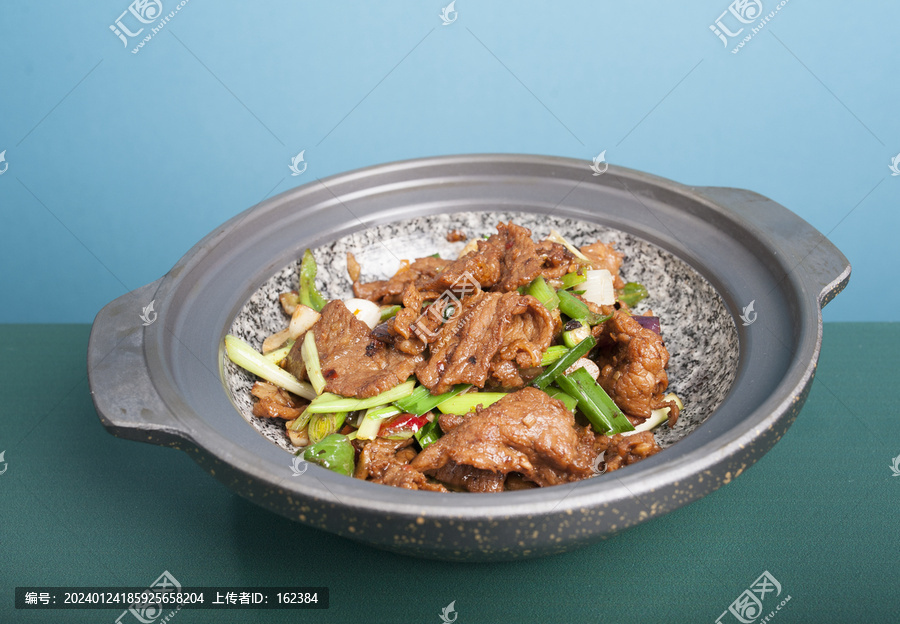 石锅黄牛肉