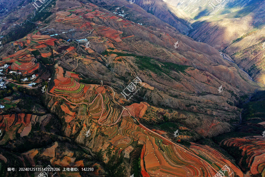 东川红土地风光