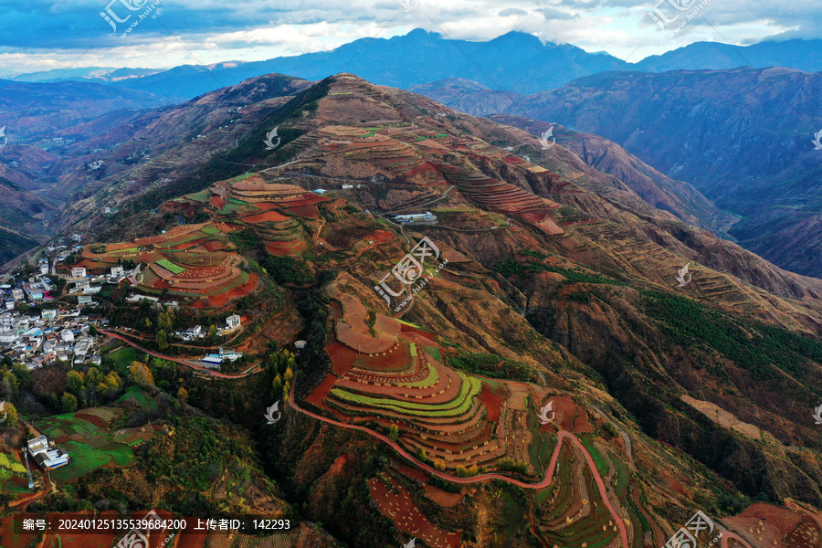 东川红土地风光