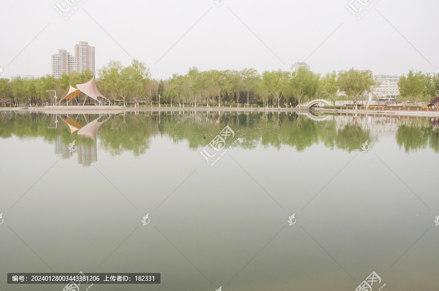 库尔勒天鹅河水面