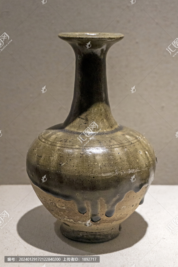 唐代青釉長頸瓶