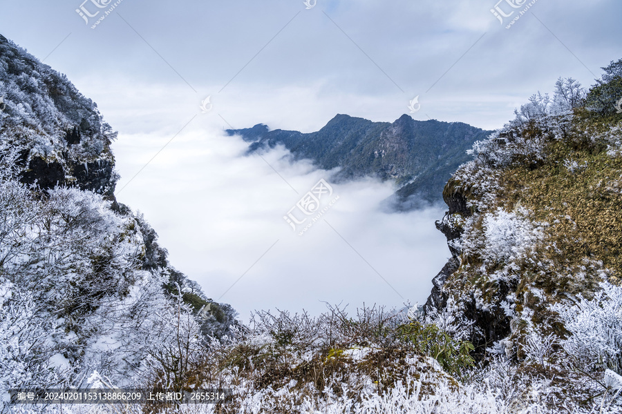 世界遗产梵净山冰凌雪景云海