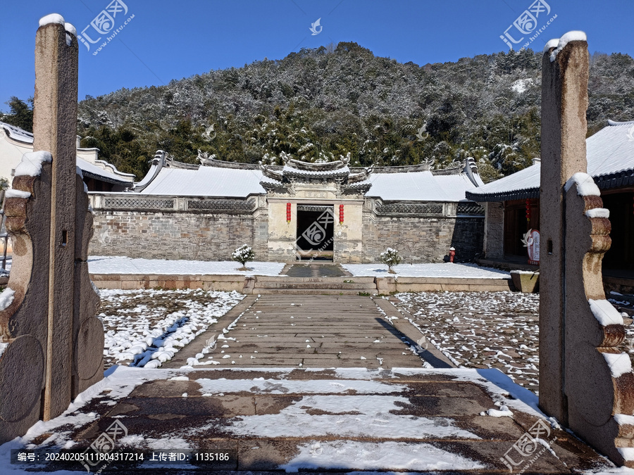 雪后的古建筑