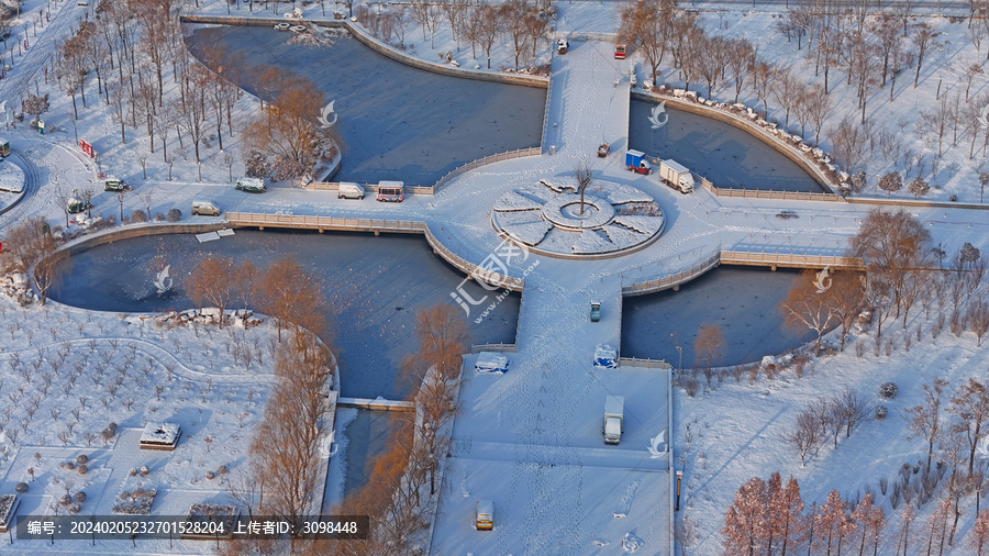 翼云广场雪景