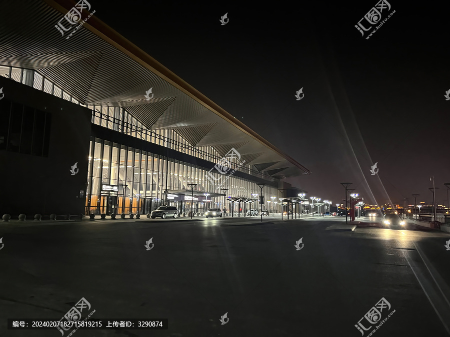 夜晚在中国北京朝阳火车站