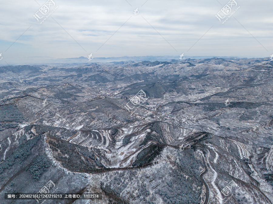 济南彩西路劈山雪景