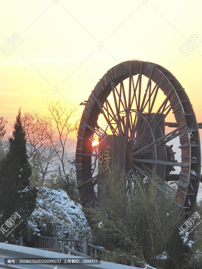 夕阳雪景