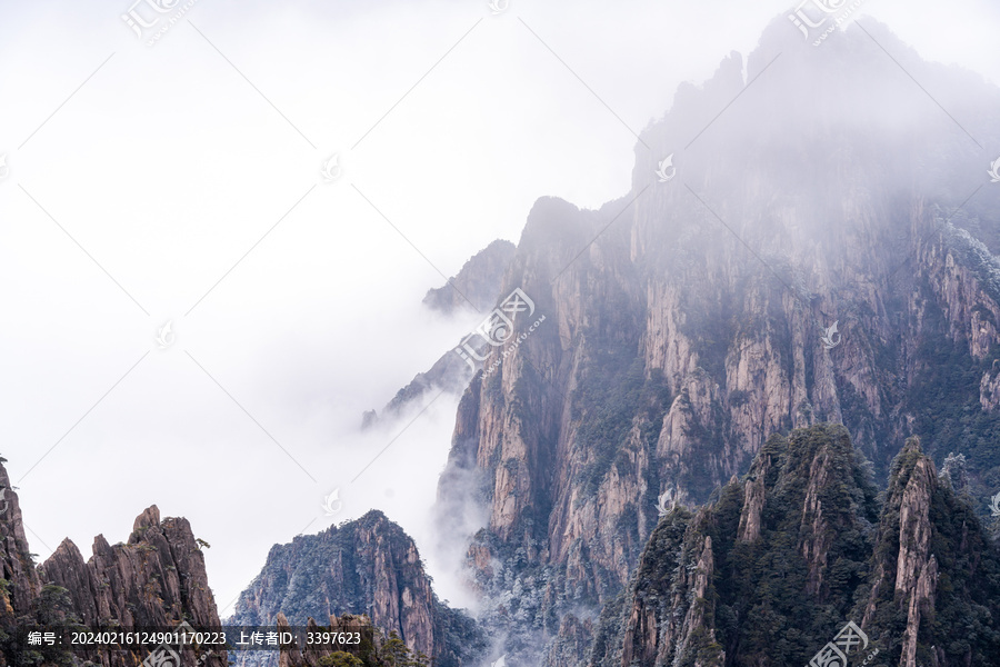 黄山景区的群山美景户外风光