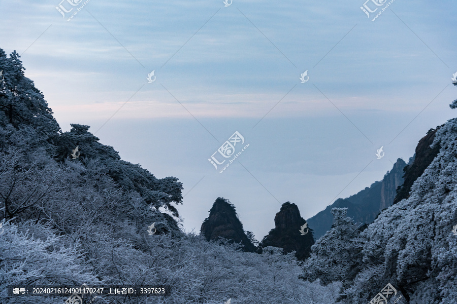 游黄山景区到山顶看日出