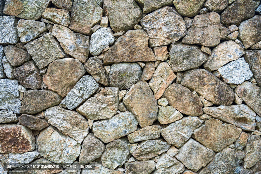 石头堆砌的墙面