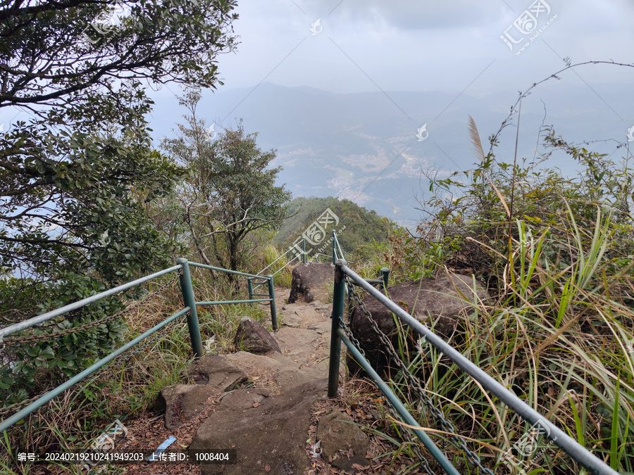 信宜石根山登山路