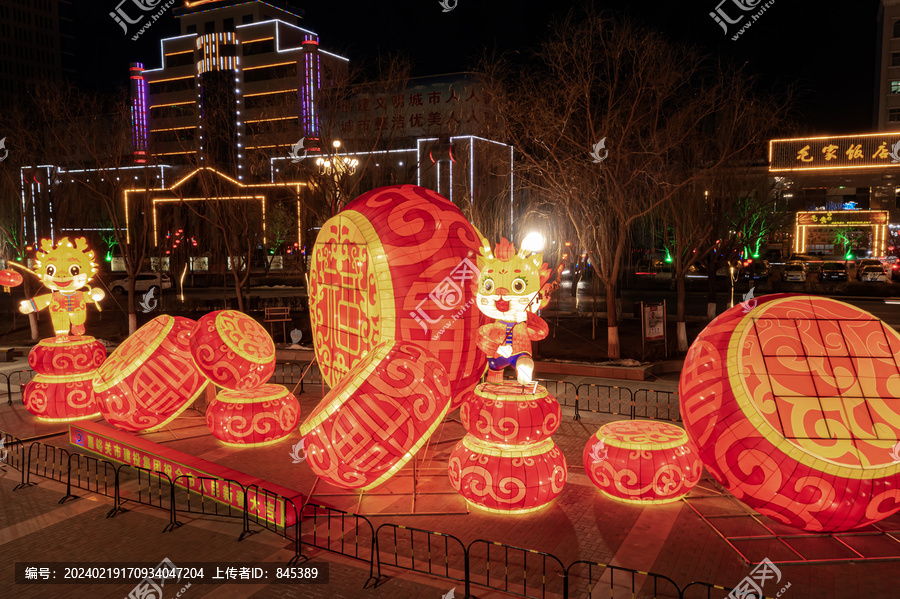 春节期间嘉峪关雄关广场花灯夜景