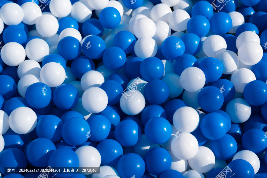 蓝白气球