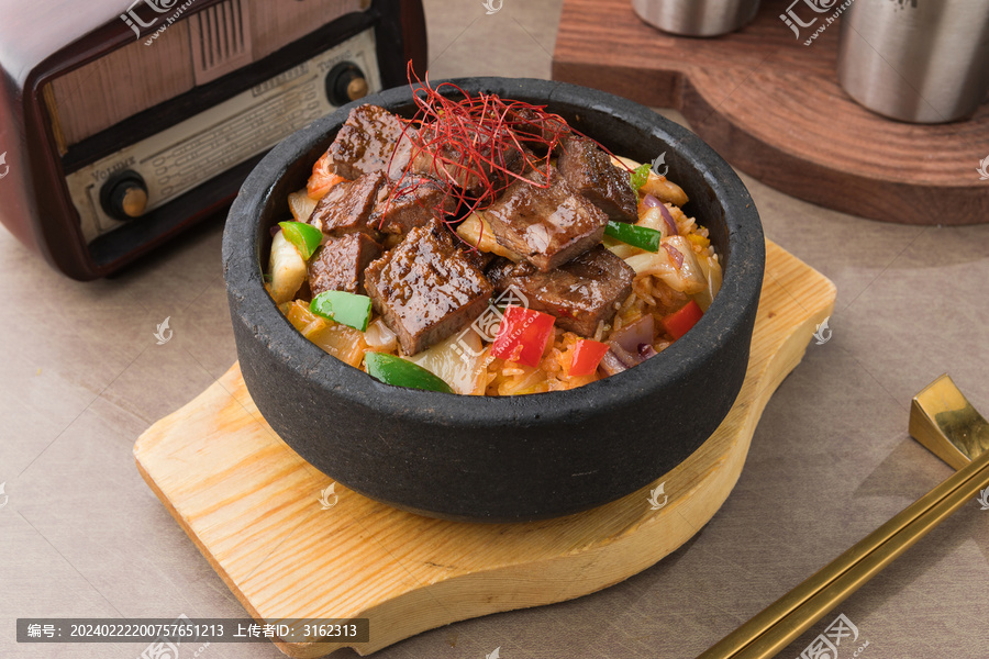 泡菜牛肉石锅饭
