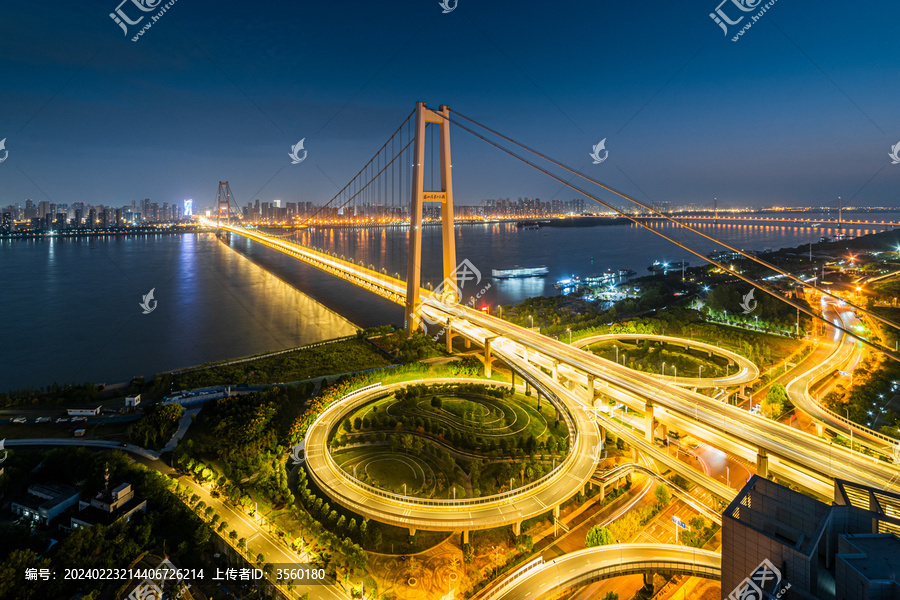 武汉杨泗港长江大桥夜景