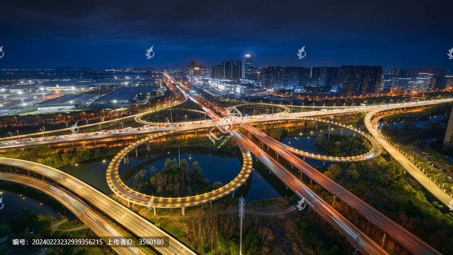 高视角城市立交桥全景夜景车流