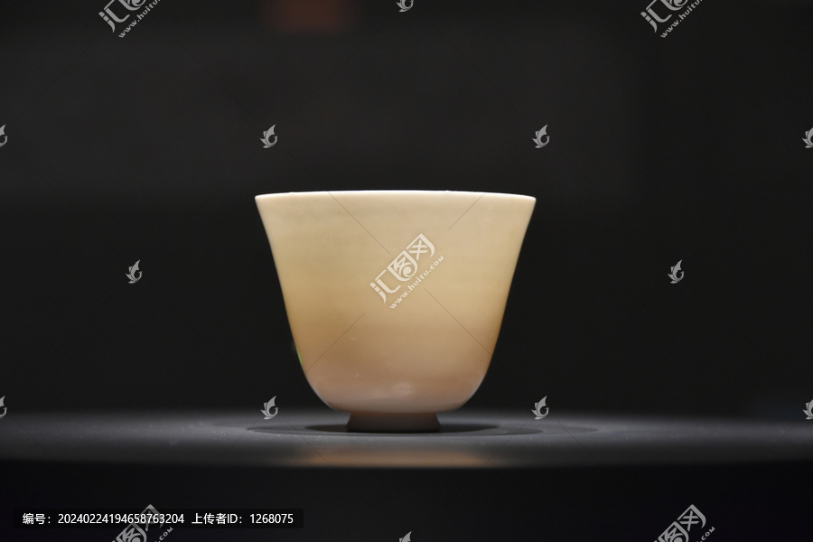 透影白瓷杯