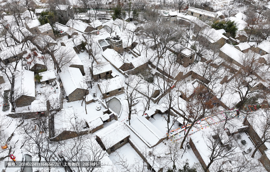 山东枣庄山亭区兴隆庄石板房雪景