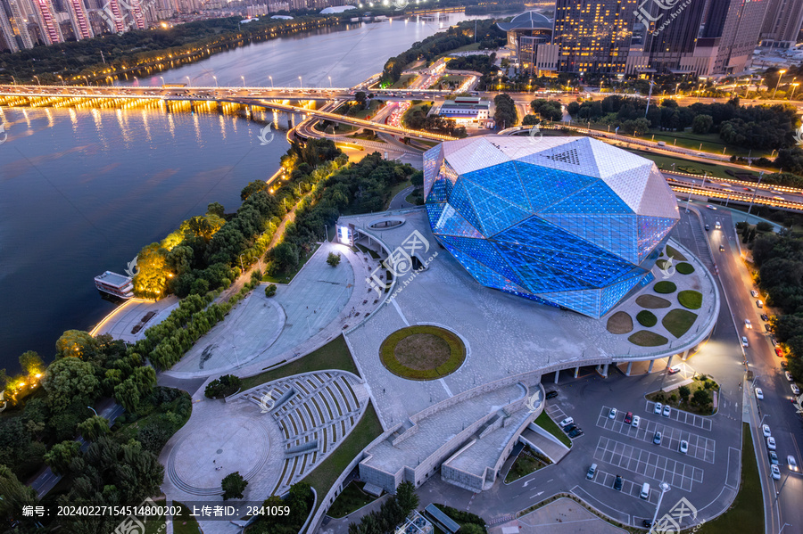 中国辽宁沈阳歌剧院城市建筑夜景