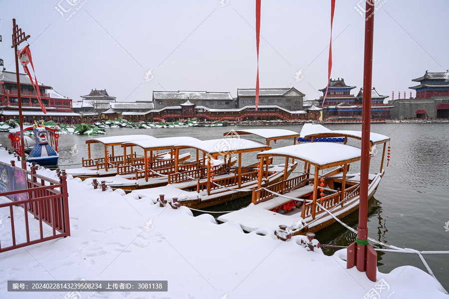 开封清明上河园大雪建筑灯笼雪景