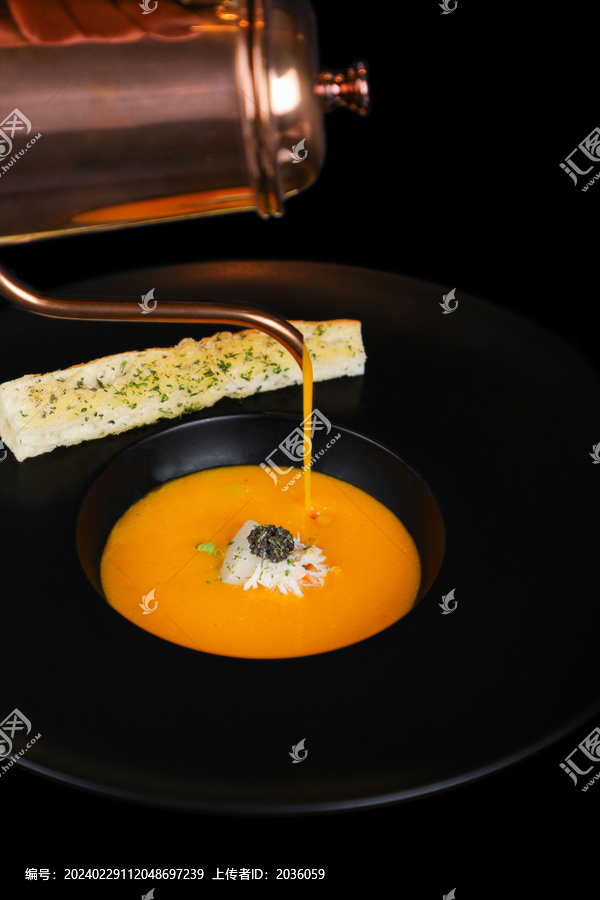蟹肉带子金瓜奶油汤
