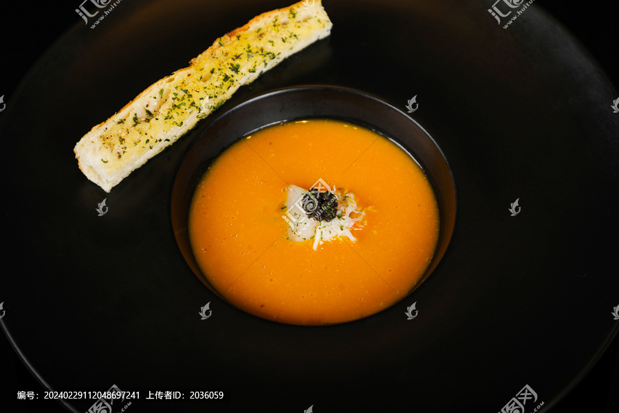 蟹肉带子金瓜奶油汤